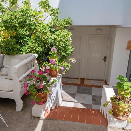 Odyssey Suites Poros Town Zimmer foto